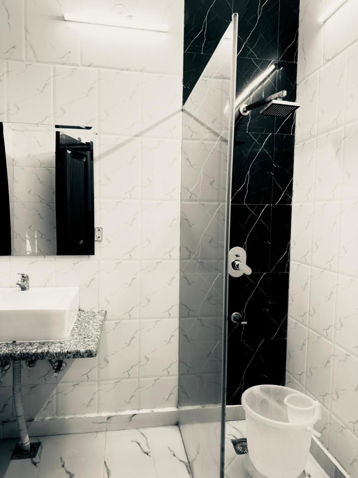 Hotel Radiance 德里 外观 照片