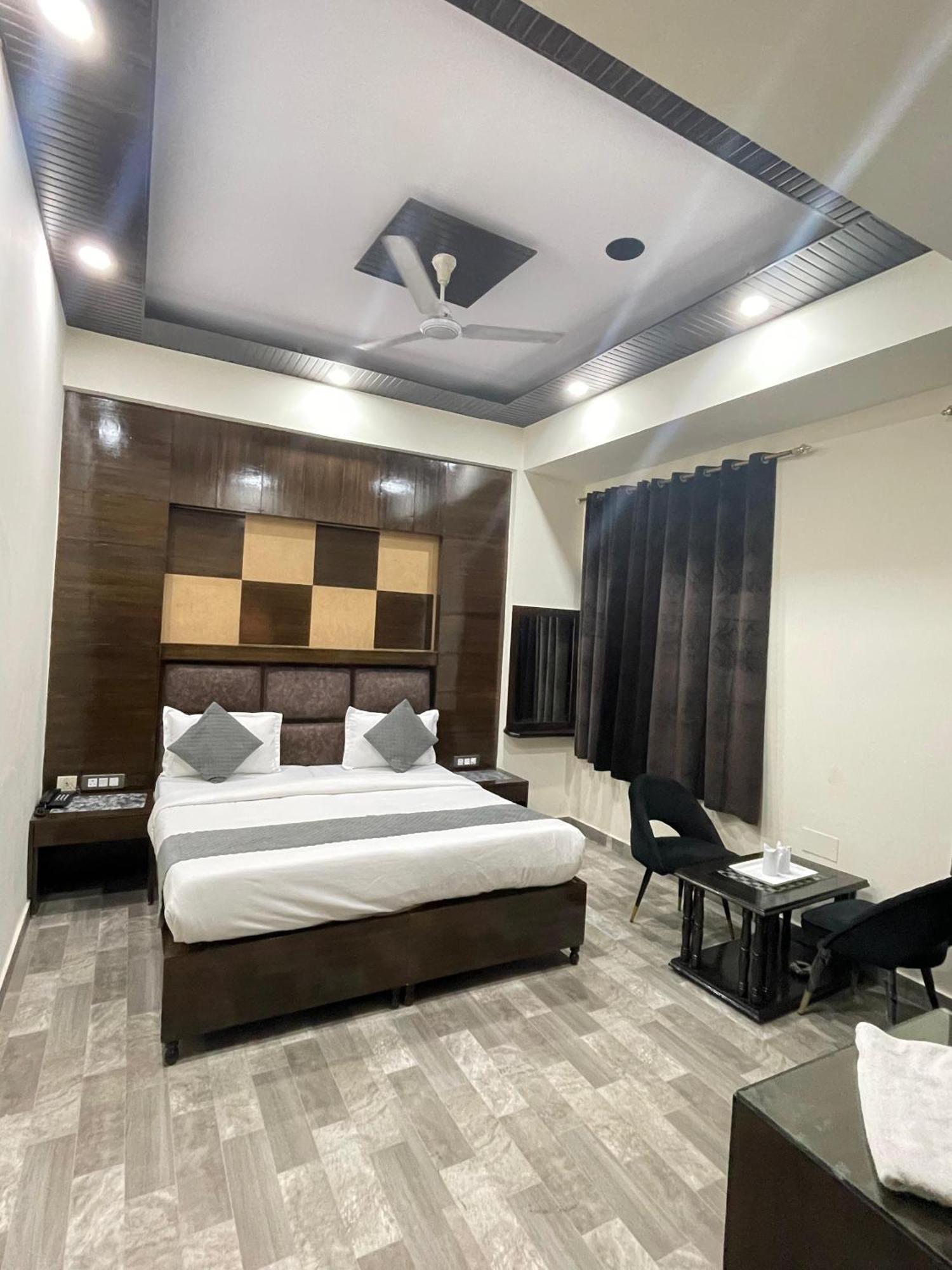 Hotel Radiance 德里 外观 照片