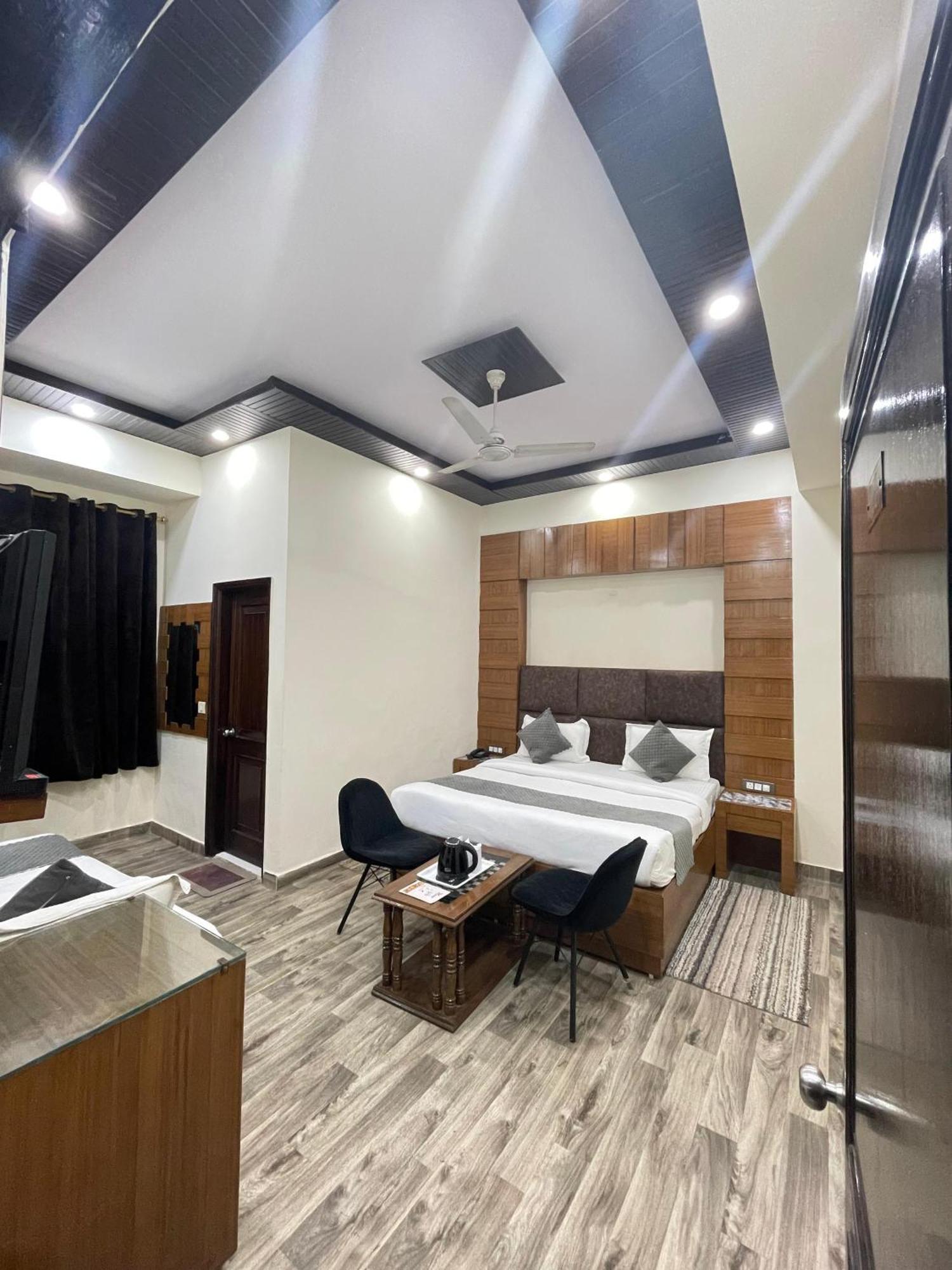 Hotel Radiance 德里 外观 照片