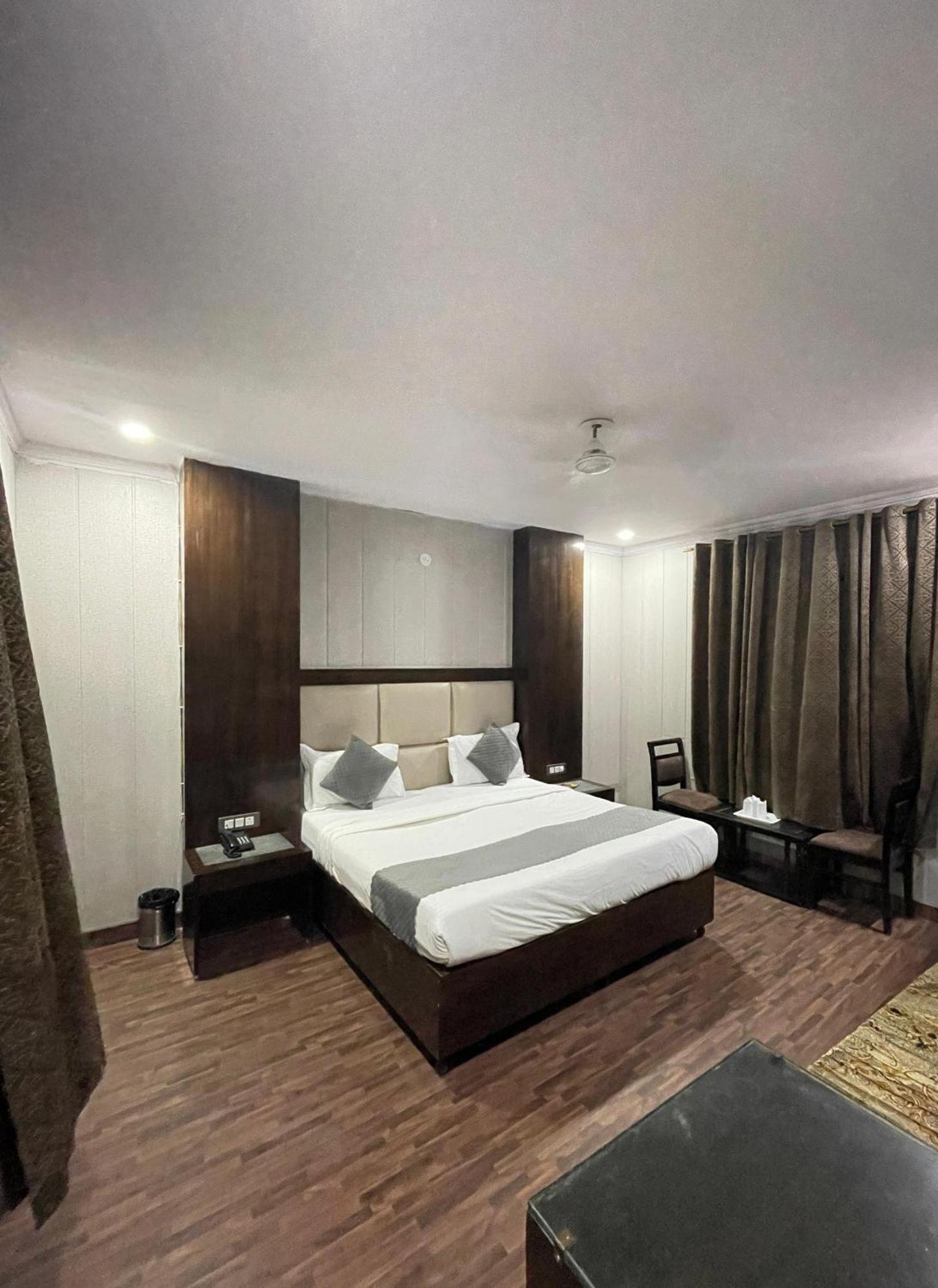 Hotel Radiance 德里 外观 照片